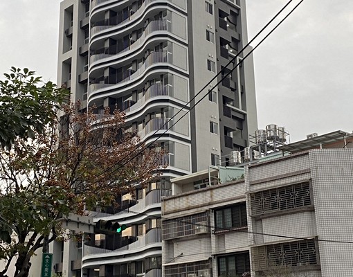 八期豐樂公園對面萬坪森鄰大兩房平車稀有物件 - Image 1