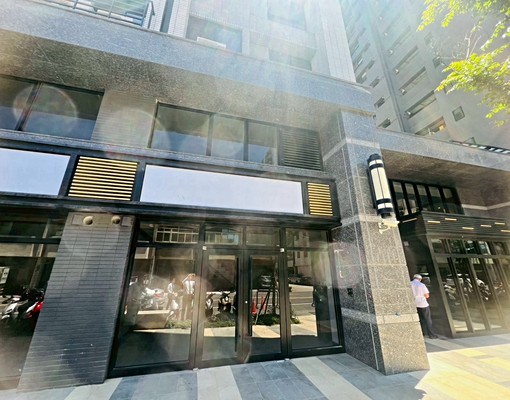 梧棲近新天地全新電梯大樓1樓黃金店月租3萬含管 - Image 3