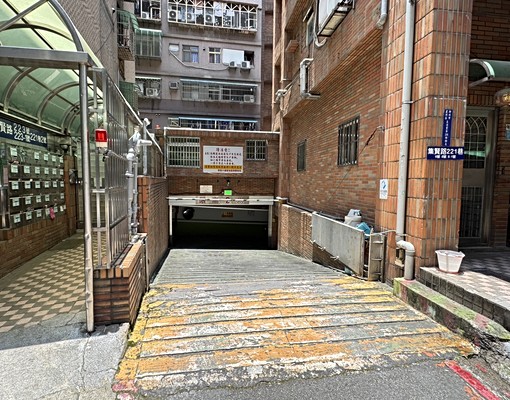 🚗集賢路鞋全家樓下坡平車位 - Image 2