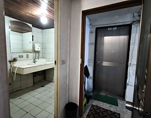 逢甲商圈公車站旁.安全監控套房限35歲下 - Image 7