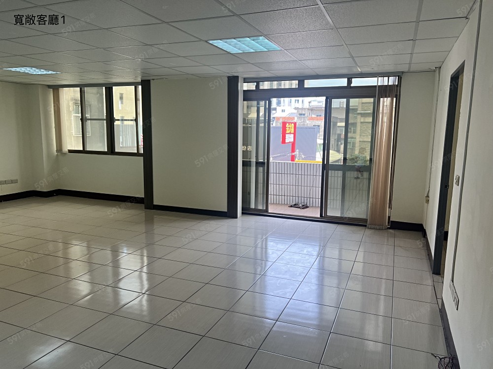苗栗租屋,頭份租屋,住辦出租,大客廳（左），作為團體、課程活動空間非常合適。