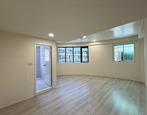 捷運徐匯中學全新採光大套房 - Image 1
