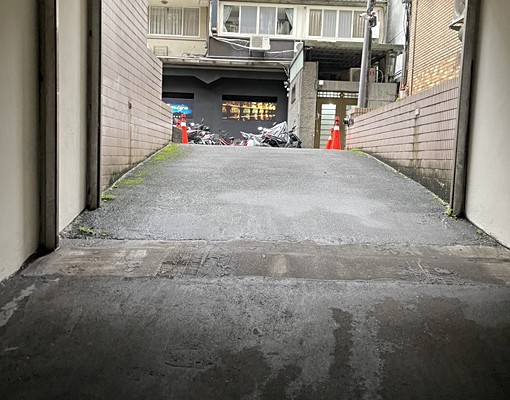 租車位--中山北一段(稀有坡道平面大車位) - Image 5