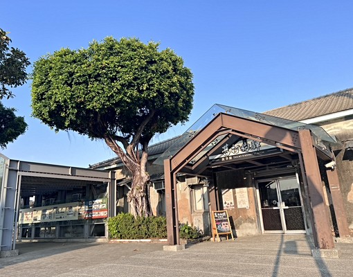 西子灣捷運站海景店住~三角窗廣告醒目 - Image 5