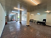 龍南路霄裡大池一樓黃金店面..