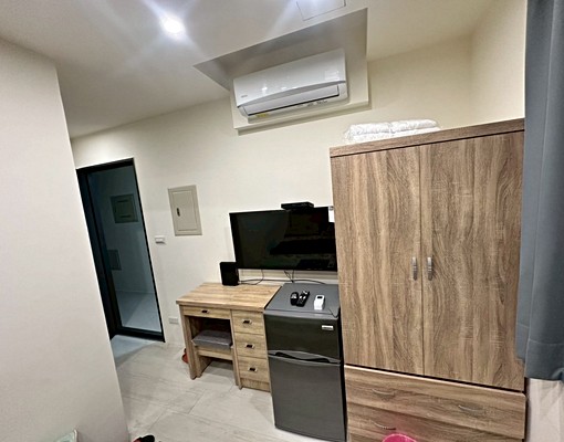 近興仁夜市/全新套房~獨洗~機能佳 - Image 1