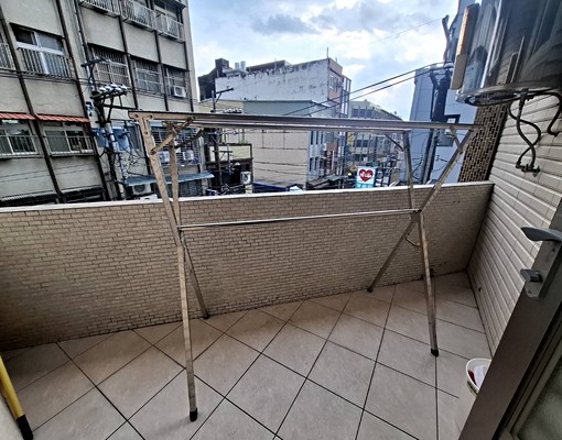 邊間有陽台套房~有市場、學校。獨立~洗衣機 - Image 1