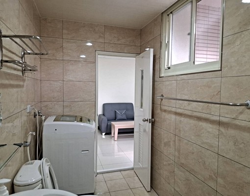 邊間有陽台套房~有市場、學校。獨立~洗衣機 - Image 5