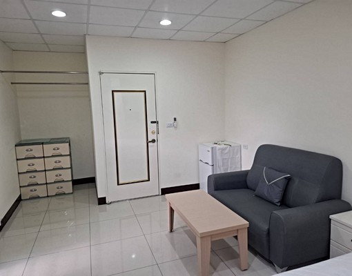 邊間有陽台套房~有市場、學校。獨立~洗衣機 - Image 3