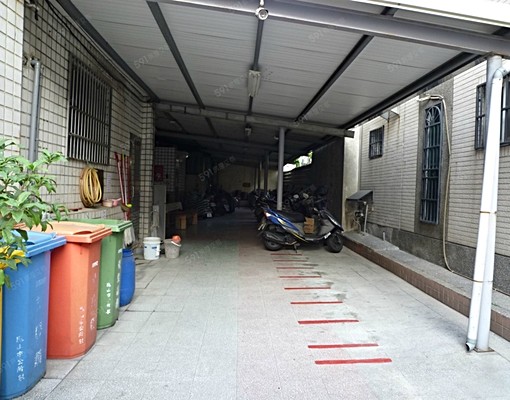 高雄鳳山整層電梯大樓出租(仲介.社會住宅勿擾) - Image 9