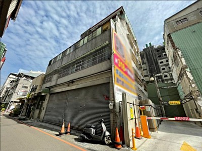 近火車站⭐大地坪金店面⭐300坪合法空間⭐可整棟套房收租