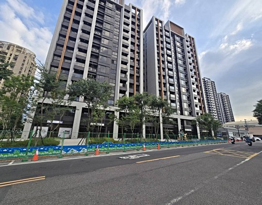 鴻承寫森全新2房車(近公園) - Image 1