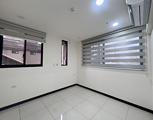 挑高空間採光充足全新裝修近捷運大基地 - Image 6