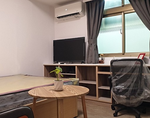 華中橋一樓獨立陽台~時尚精品小套房(無帶看費) - Image 1