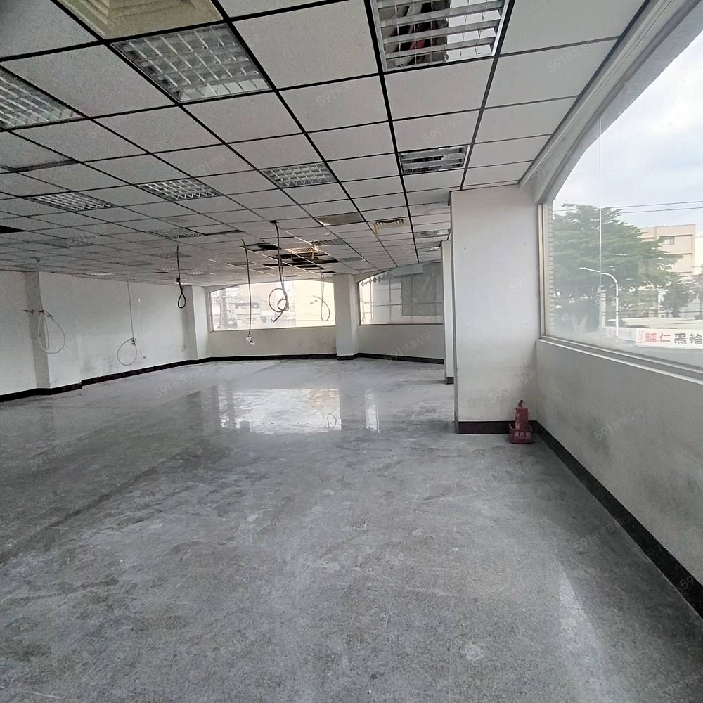 開放式大面積格局，光線充足、視野開闊