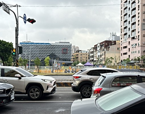 北屯路至高大廈獨立門牌台水電低樓層出入方便交通發達稀有釋出! - Image 1