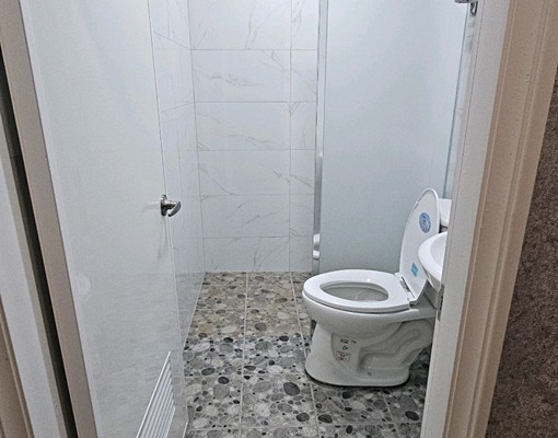 全新未住獨立電梯透天大套房 - Image 3