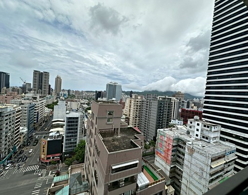 ✅可租補✅免收費前金區漢神本館大同醫院明亮大兩房 - Image 5