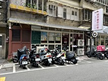 南京東路五段250巷美食街面..