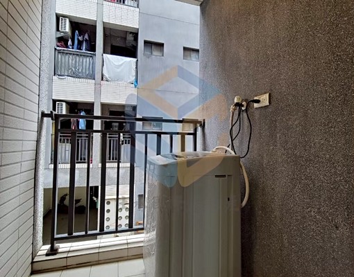 【台電套房，超大浴室，獨立陽台，機車棚】 - Image 5