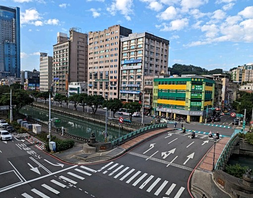 信義國小旁公寓 - Image 1