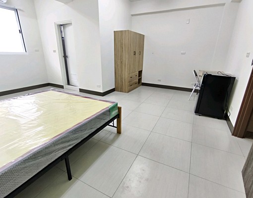 近台南高工可寵喵喵整新家具全新大坪數套房~可租補租金含網 - Image 4