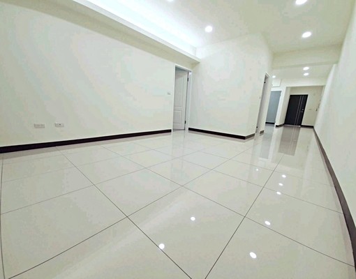 近捷運新莊站☆綠洲庭園華廈☆全新裝潢.漂亮美三房 - Image 2