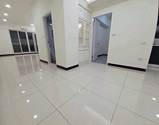 近捷運新莊站☆綠洲庭園華廈☆全新裝潢.漂亮美三房 - Image 3