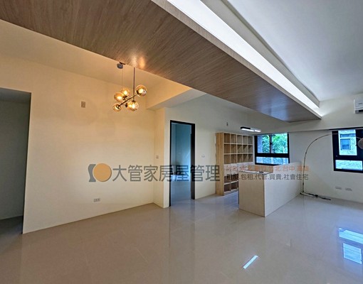 租巨城旁.全新屋況.採光佳.附冷氣 - Image 2