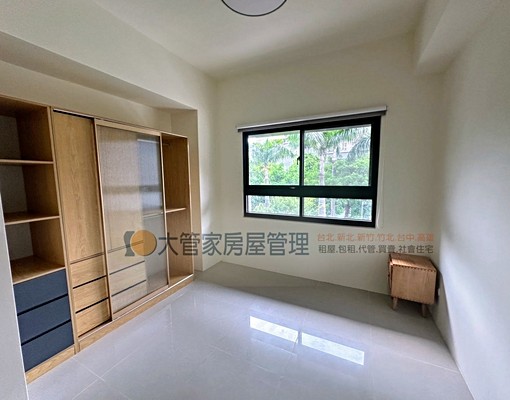 租巨城旁.全新屋況.採光佳.附冷氣 - Image 6
