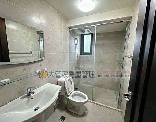 租巨城旁.全新屋況.採光佳.附冷氣 - Image 8