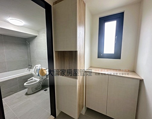 租巨城旁.全新屋況.採光佳.附冷氣 - Image 10