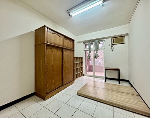 祥豐街庭院ㄧ樓2+1房*請找東森房屋秀如 - Image 3