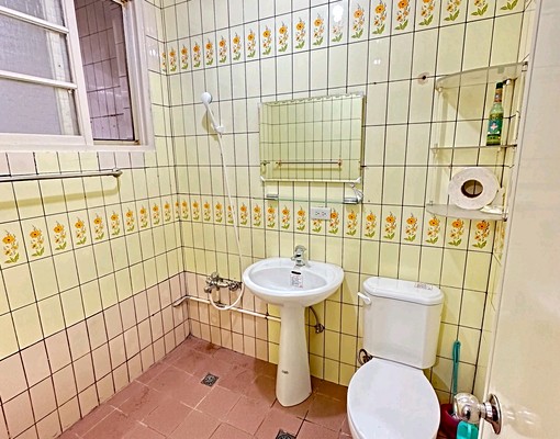 中正路4房邊間採光佳有冷氣低樓層/全新整理(可申請租屋補助) - Image 10