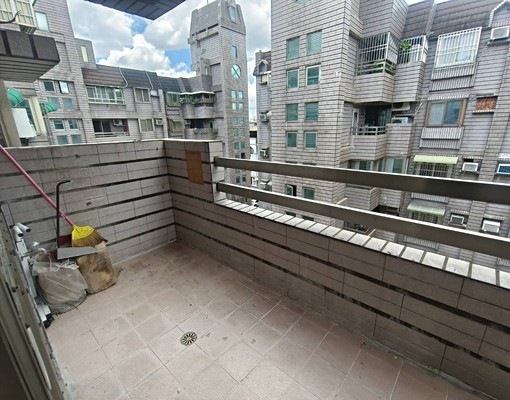 近千禧公園大樓空屋3房+車位 - Image 1