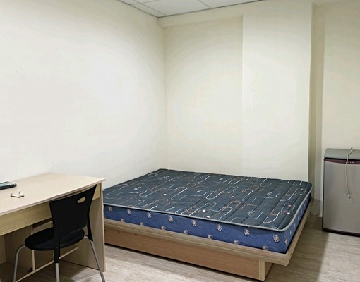 西門站/家具全/優質雅房/免服務費 - Image 1