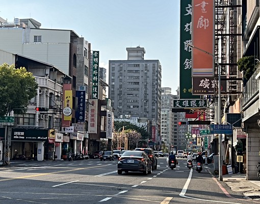 台南東區黃金雙店面｜約10米大面寬｜搶佔核心地段】 - Image 1