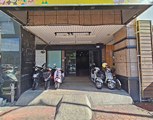 我是承辦大里市中心中興商圈近8米大面寬黃金店面 - Image 5