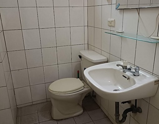 【可租短期~新變頻雙門冰箱~5600元/月】【浴室~開窗】 - Image 3