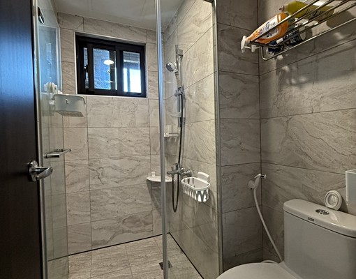 世界市兩房車格局方正採光好!!尋優質租客 - Image 7