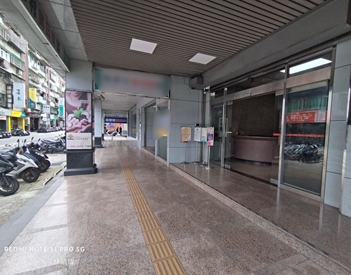 (♥д♥)淡水學府路黃金地段・捷運旁百坪商用大空間~英專商圈 - Image 5