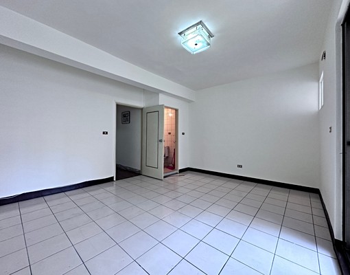 新莊區中平路.豪美樓中樓.大空間5房.可租補 - Image 4