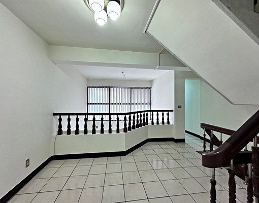 新莊區中平路.豪美樓中樓.大空間5房.可租補 - Image 7