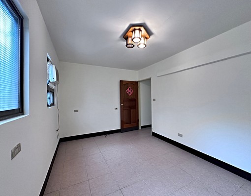 新莊區中平路.豪美樓中樓.大空間5房.可租補 - Image 13