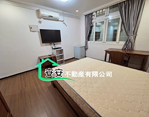 §光華區質木地板原木家具優質套房§ - Image 4