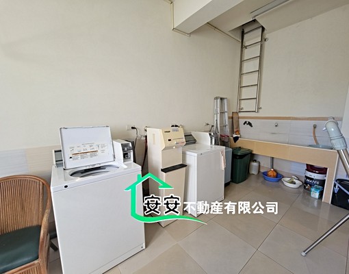 §光華區質木地板原木家具優質套房§ - Image 7