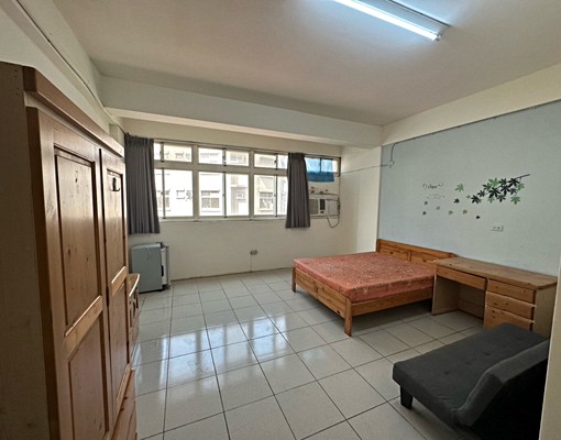 金山街前段採光好大坪數套房 - Image 1