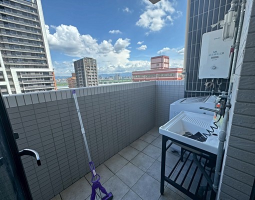 集美商圈新電梯兩房🍎租金含管🍎包裹及垃圾代收｜臻臻 - Image 8