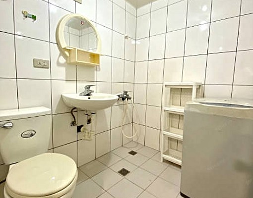 萬華全新裝潢採光套房出租家具全機能方便 - Image 5