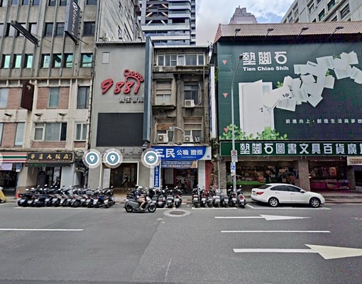 🏙【中正門牌、整棟透天金店面】🔥捷運出站就是錢潮☎️ - Image 1